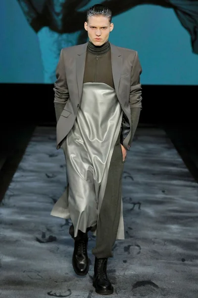 Look 19